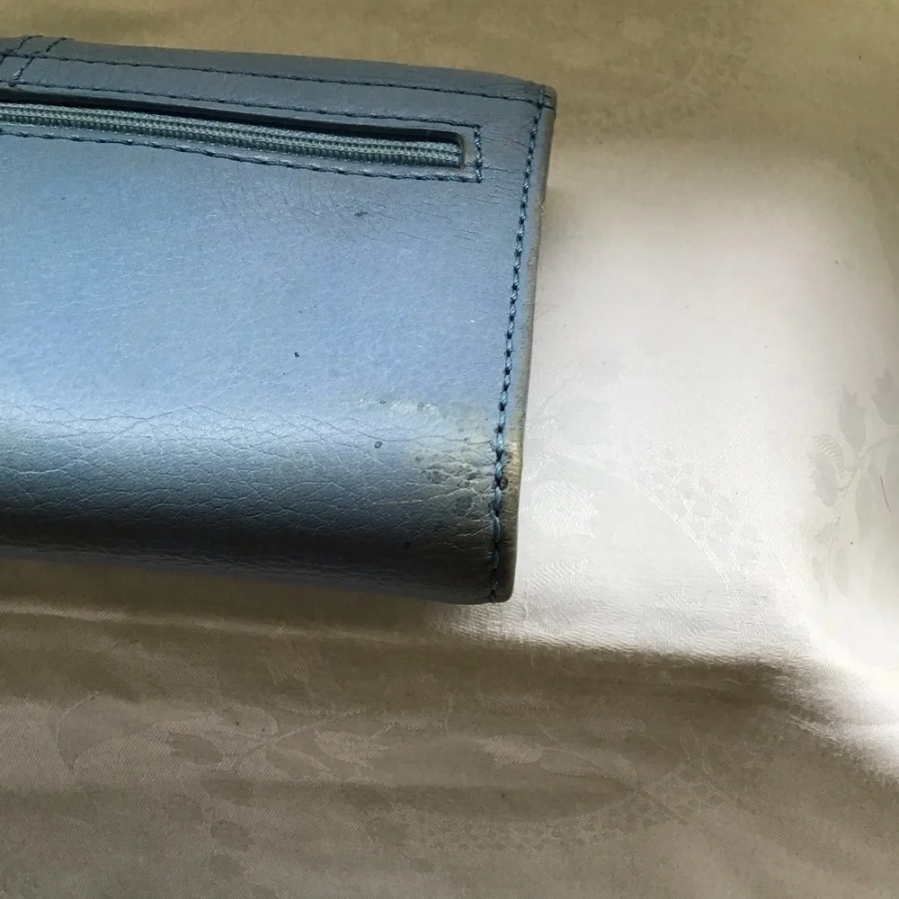 FOSSIL PURSE AND WALLET - Picture 14 of 15